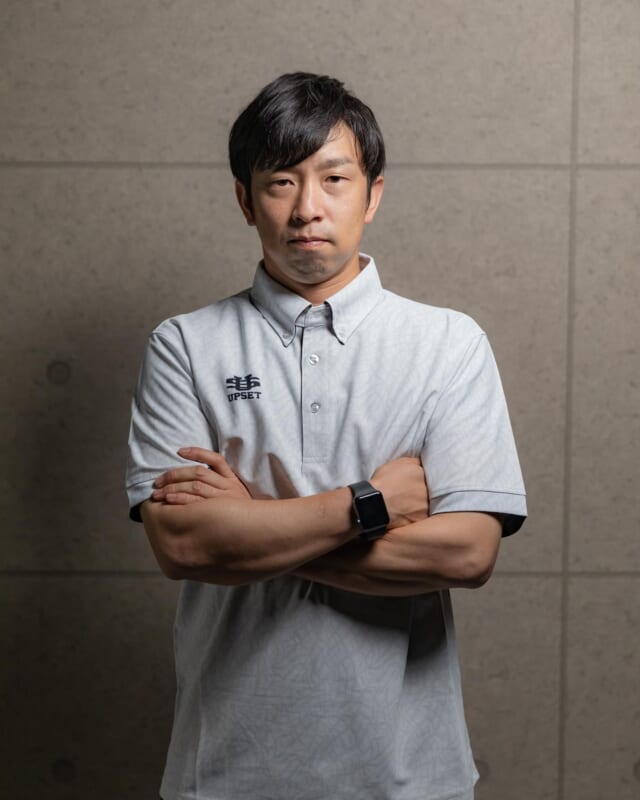 【VOLT Madrid スタッフ紹介】

毎日何かしら紹介していっていますが、今日はスタッフ紹介です＾＾

まずは代表の上野克也🎉

生年月日：１９８８年７月２５日

・小学生のころから今も野球をしており、軟式野球では全国大会に３度出場する（監督としてw）
・トレーニングをし始めたのは高校生の時で、ひょんなことから出ることになったトライアスロン（自転車のみ）をきっかけにガッツリとトレーニングすることになりました。継続してトレーニングを続けていく中で、気分も自身のパフォーマンスも上がり、日々の疲れが減っていくことを体感。

一言
継続してトレーニングを続けており、整骨院とデイサービス、スポーツをやっている中で、「健康の土台作りは食事と運動」と大切さを痛感してジムを開業することになりました。

正しく、楽しくトレーニングがモットーです！！
時間が少ない方にも効果的なトレーニングなので、１度体験してもらえたらと思います＾＾

#emsトレーニング #ems #emstraining #広島 #広島市 #広島トレーニング #広島トレーニングジム #広島ジム #広島ems #広島EMSトレーニング　#ダイエット　#ボディメイク　#ボルマド